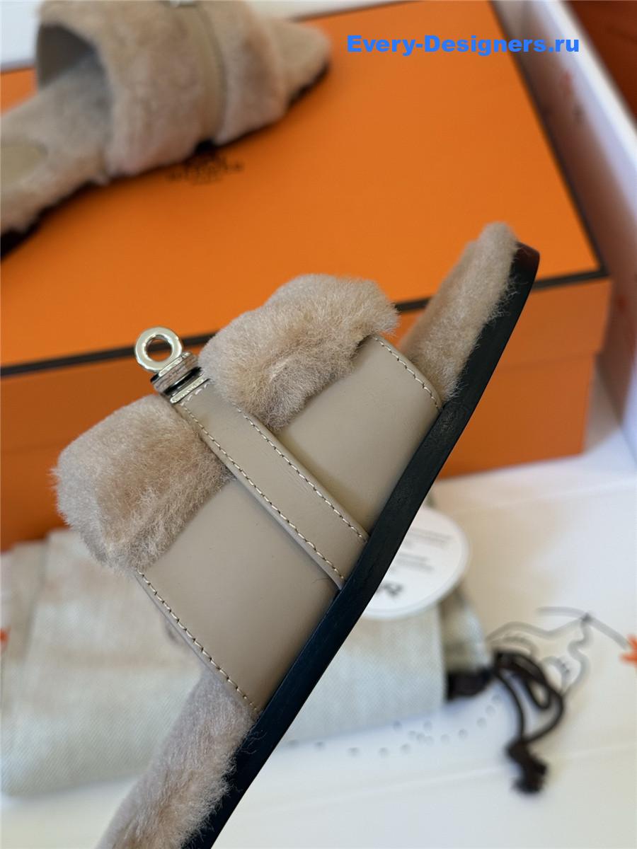 H**me5 kelly buckle beige wool slippers