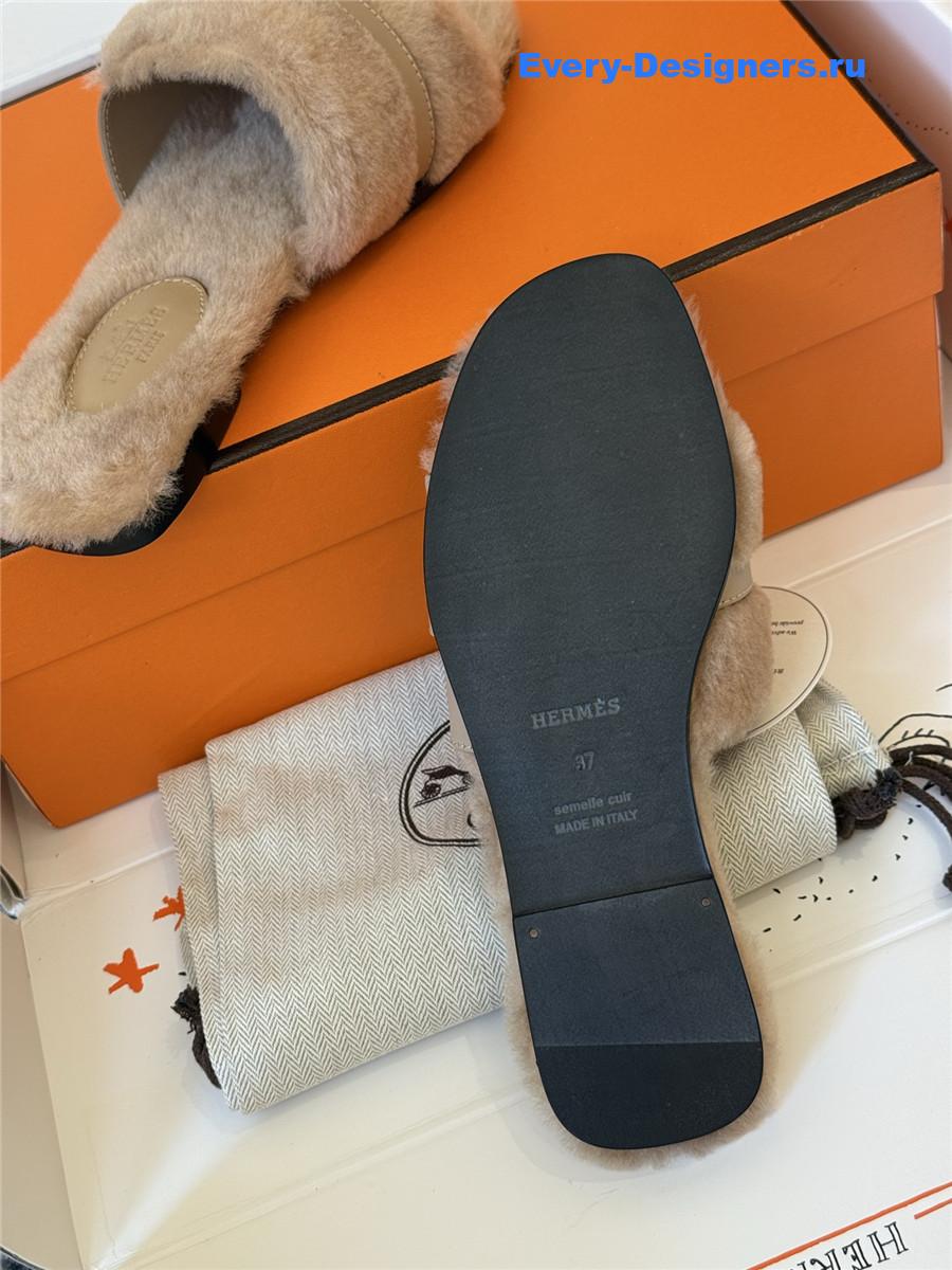 H**me5 kelly buckle beige wool slippers