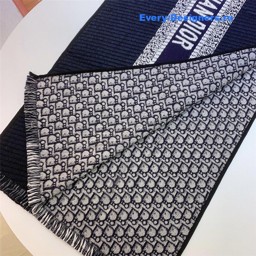 D10r navy oblique reversible scarf