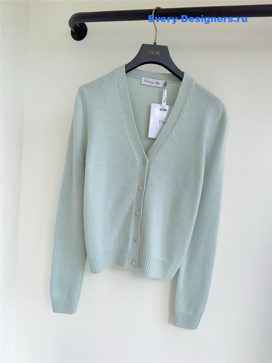 D10r button v neck green cardigan
