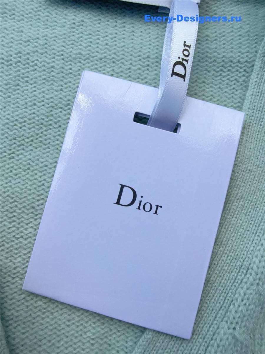 D10r button v neck green cardigan