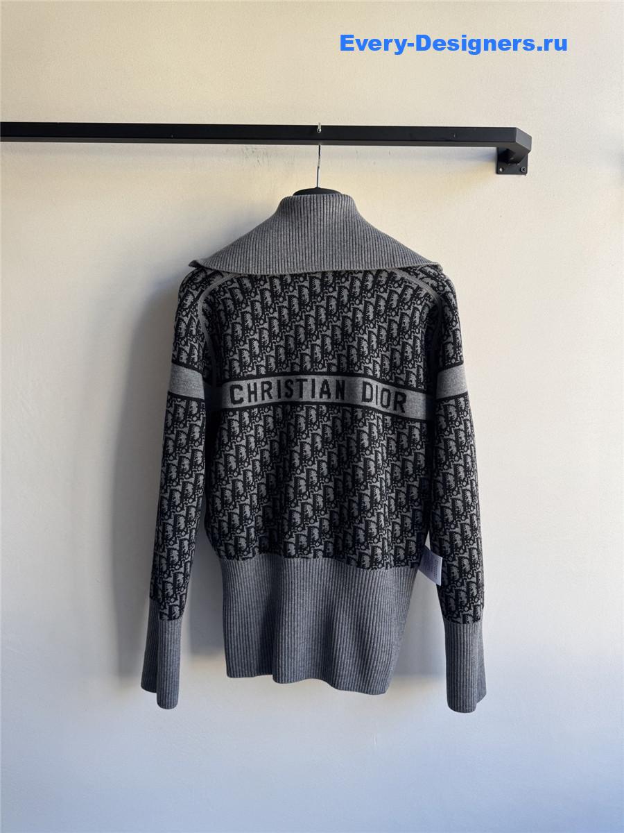 D10r gray reversible hooded cardigan