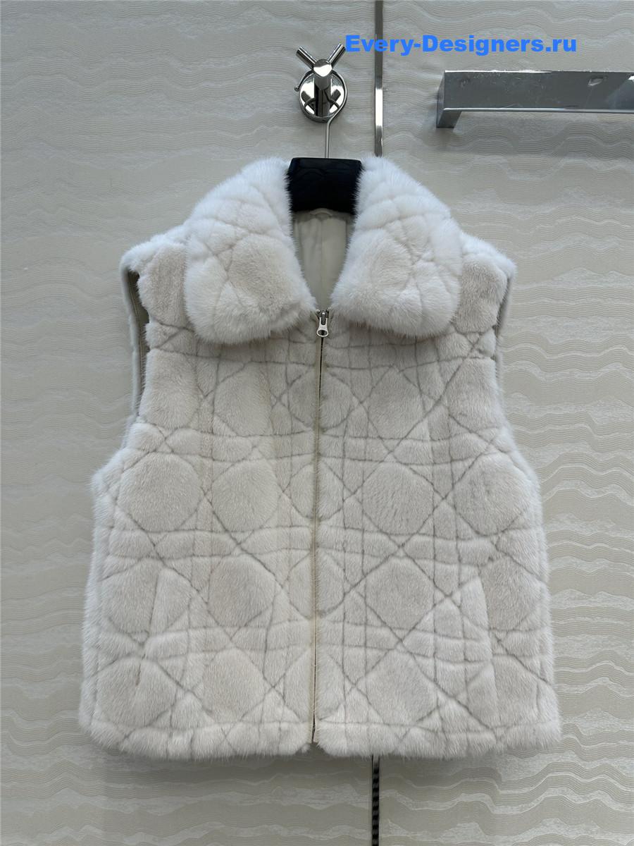 D10r white quilted fur vest