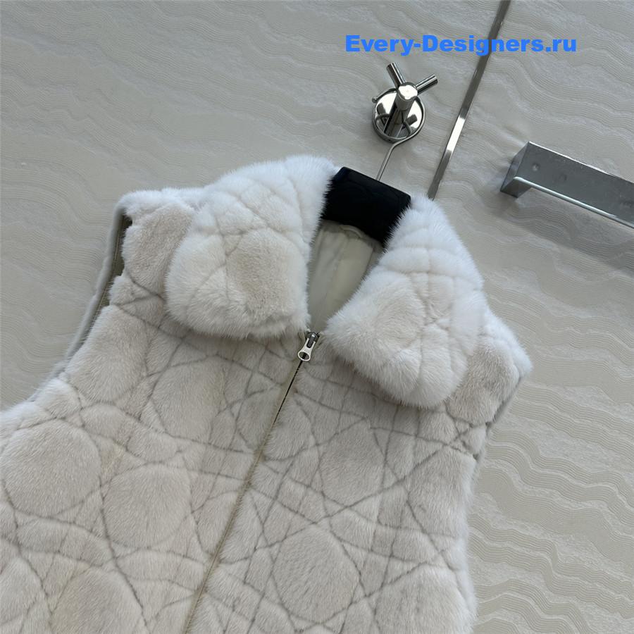 D10r white quilted fur vest