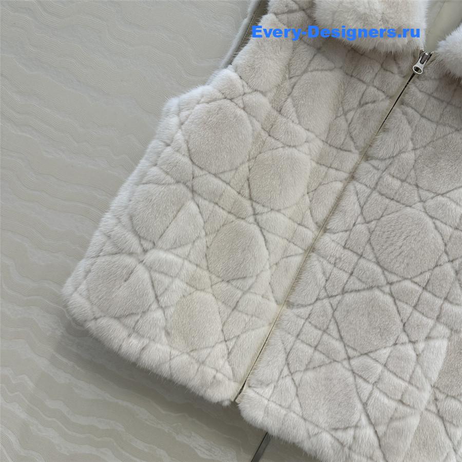 D10r white quilted fur vest