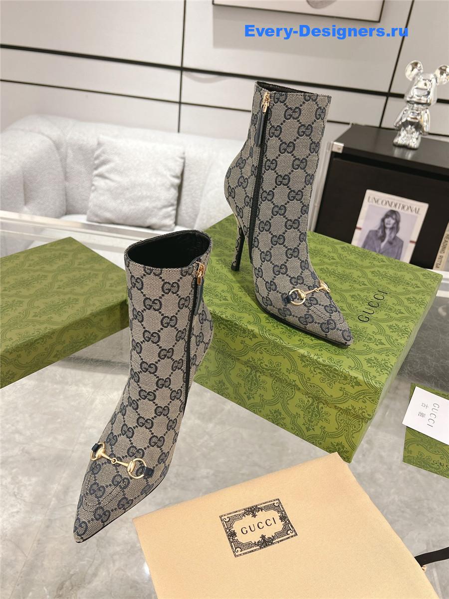 Gvc*1 beige gg canvas horsebit chain ankle booties