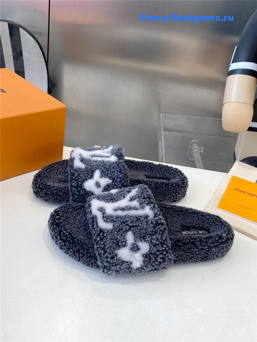 l0vis Vvtt0n blue wool shearling slides