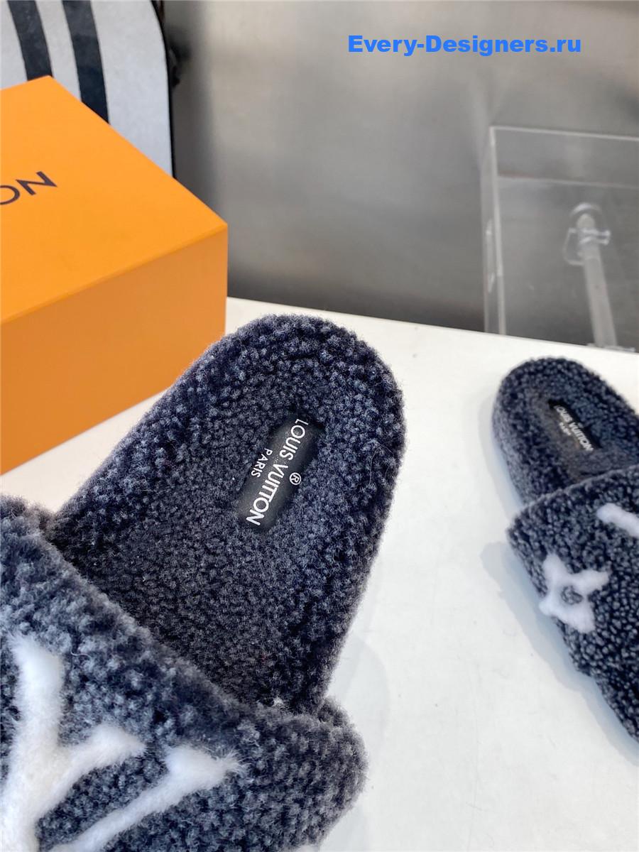 l0vis Vvtt0n blue wool shearling slides