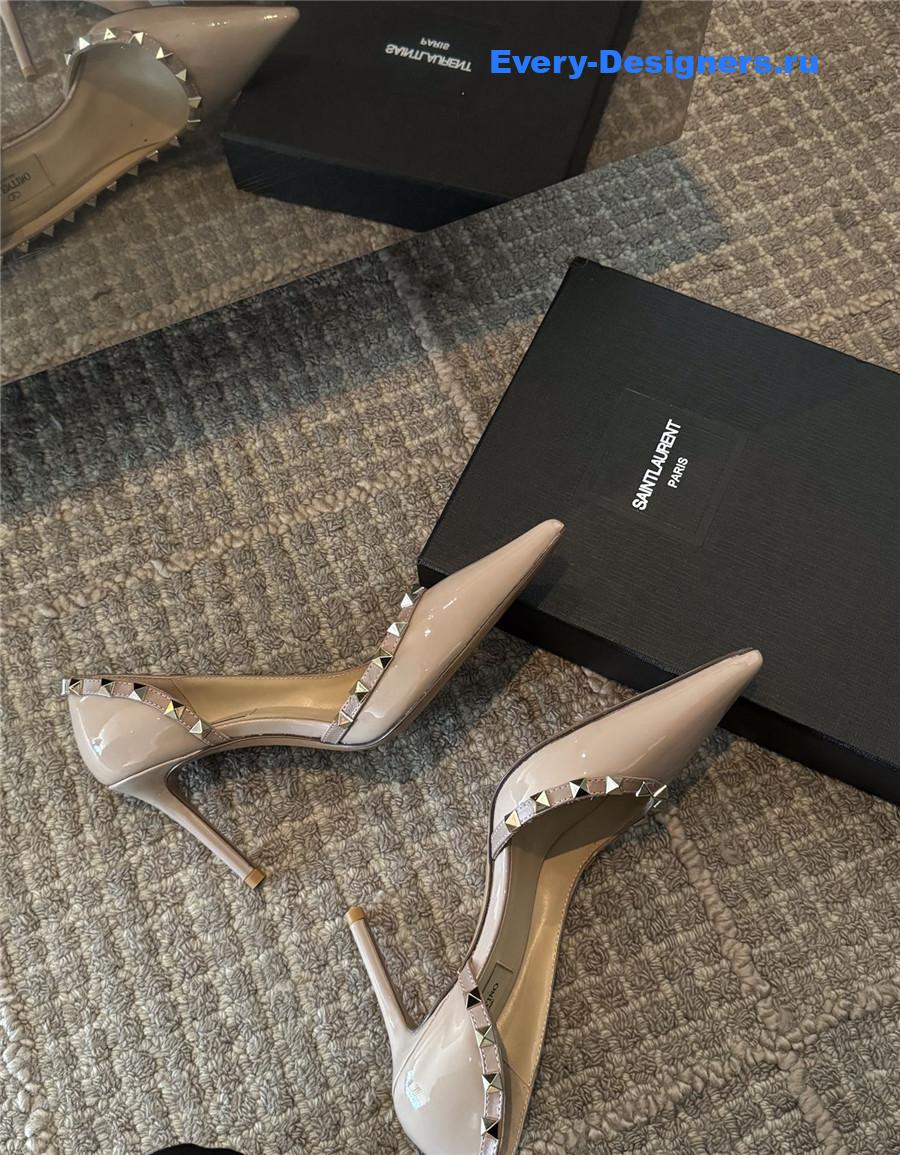 Va1e*ntin0 garavani rockstud pumps in beige patent leather