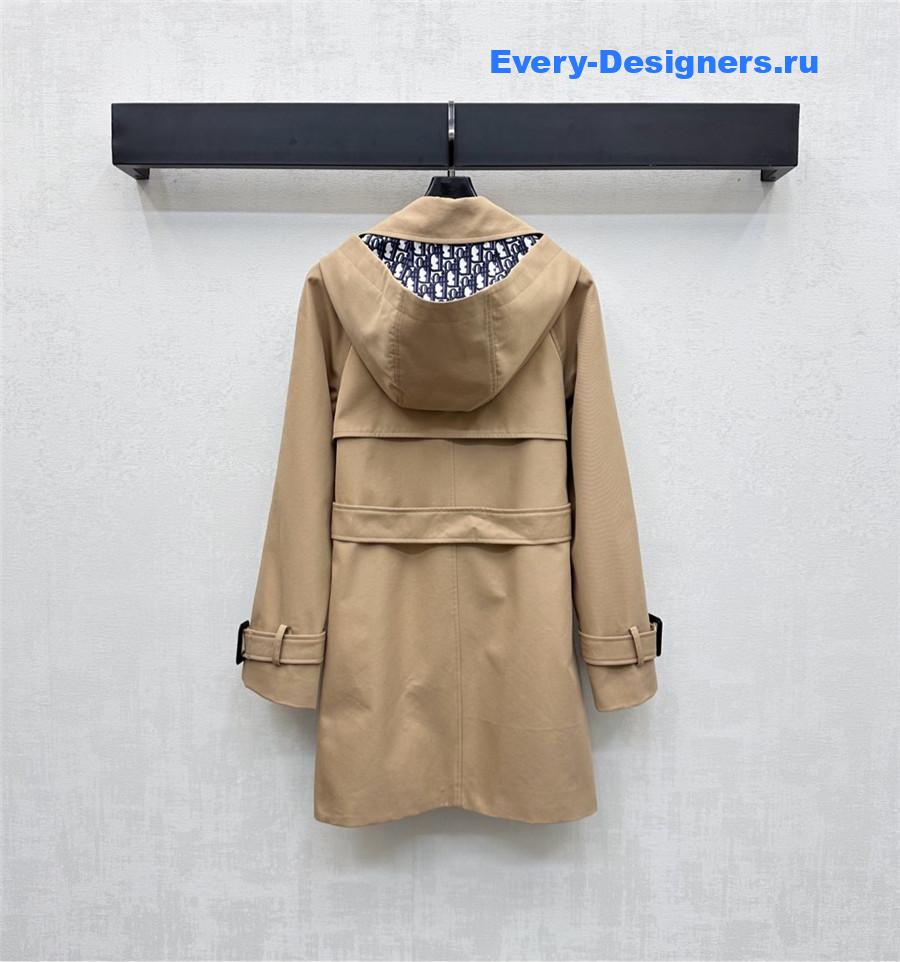 D10r beige double-breasted trench coat