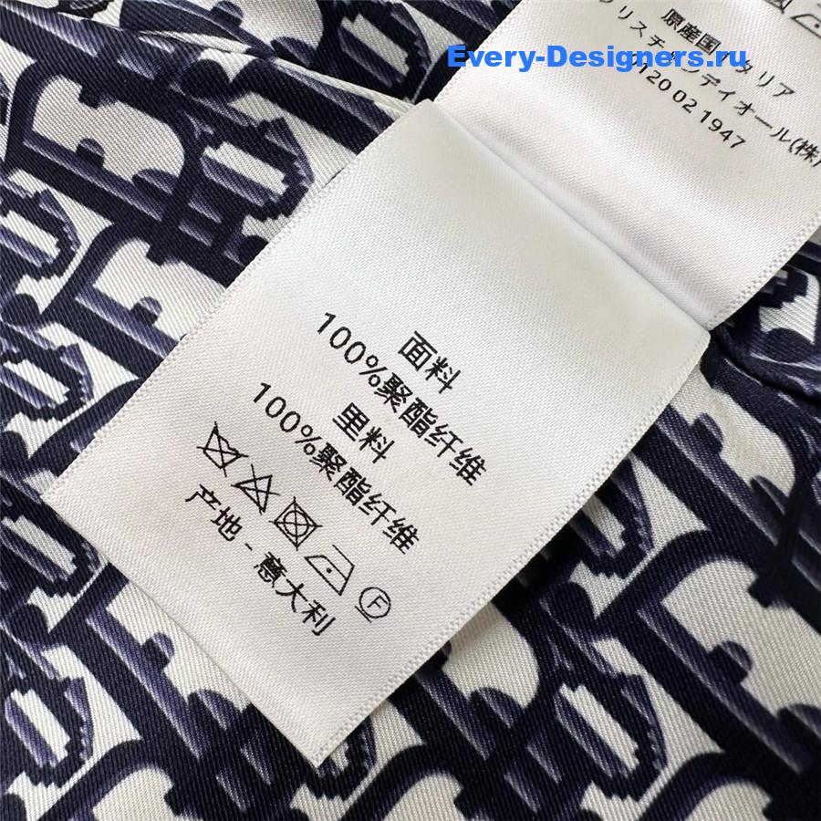 D10r beige double-breasted trench coat