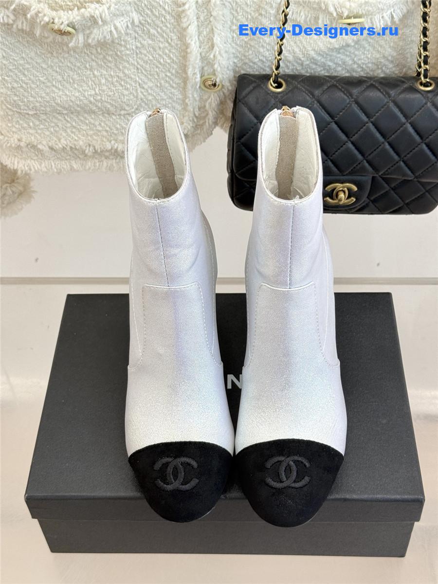 Ch**el white chunky heel ankle boots