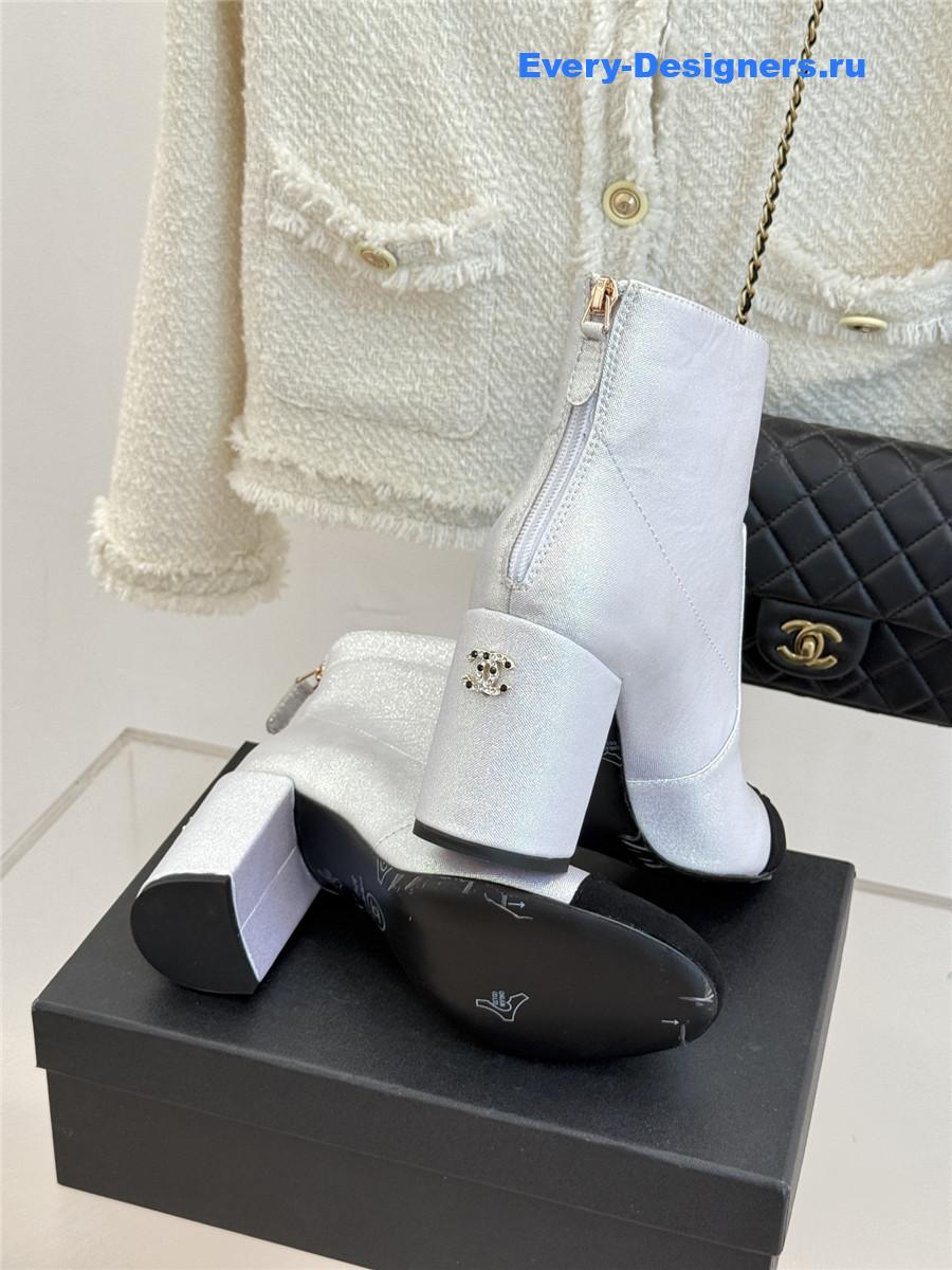 Ch**el white chunky heel ankle boots