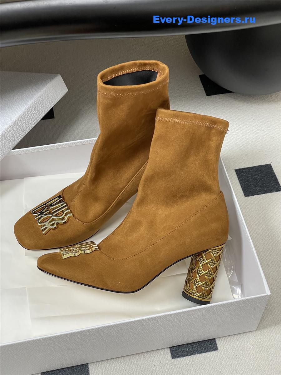 D10r brown suede block heel ankle boots