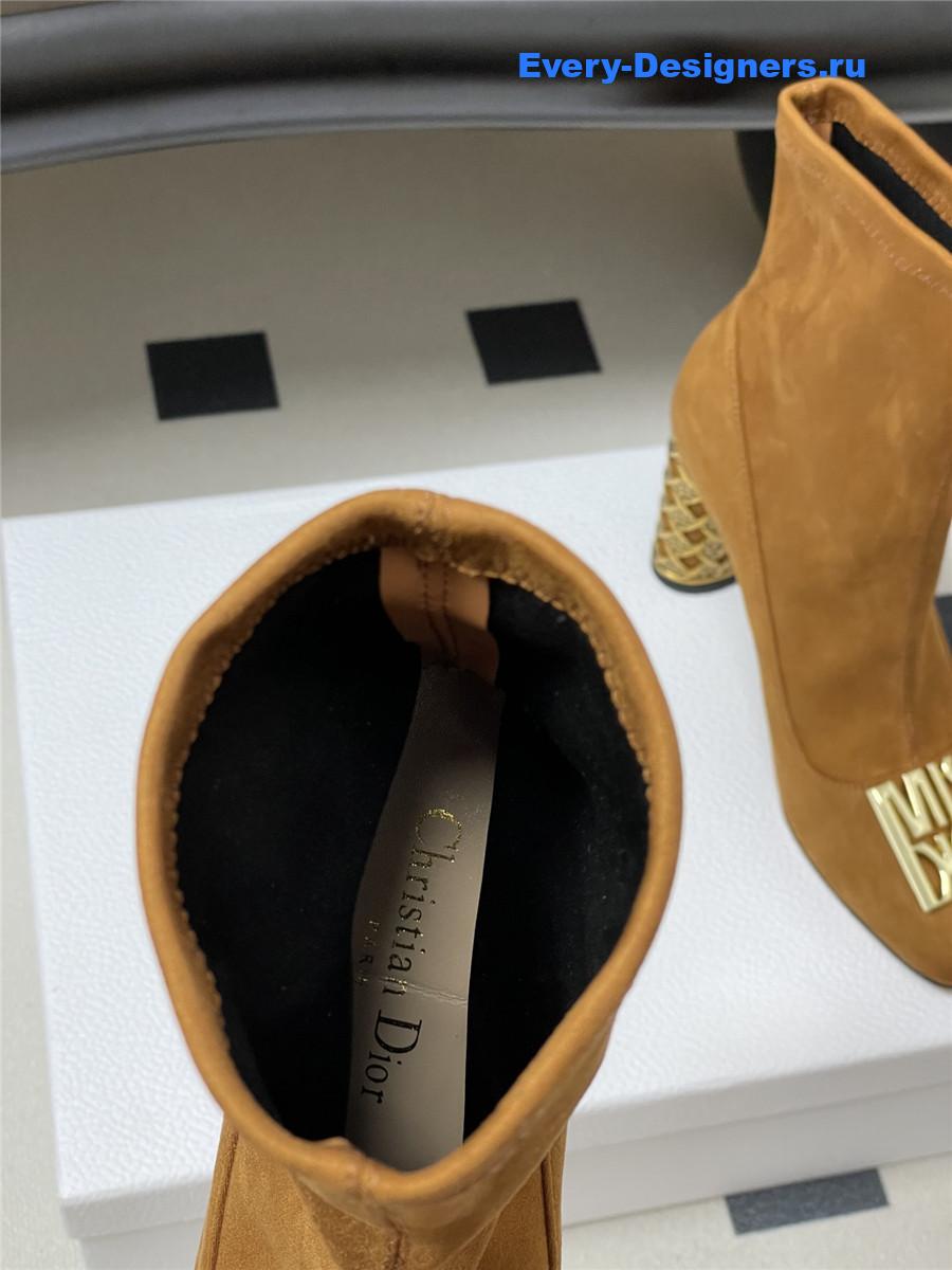 D10r brown suede block heel ankle boots