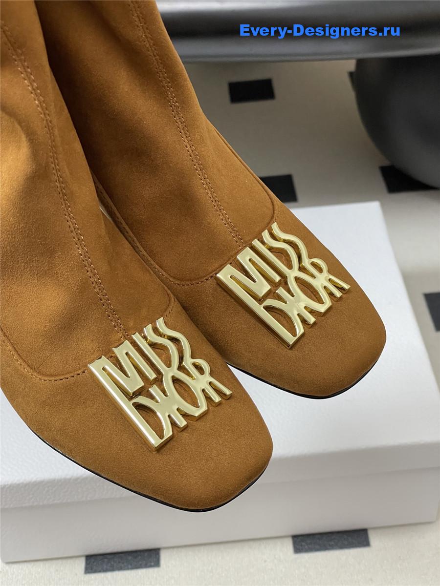 D10r brown suede block heel ankle boots