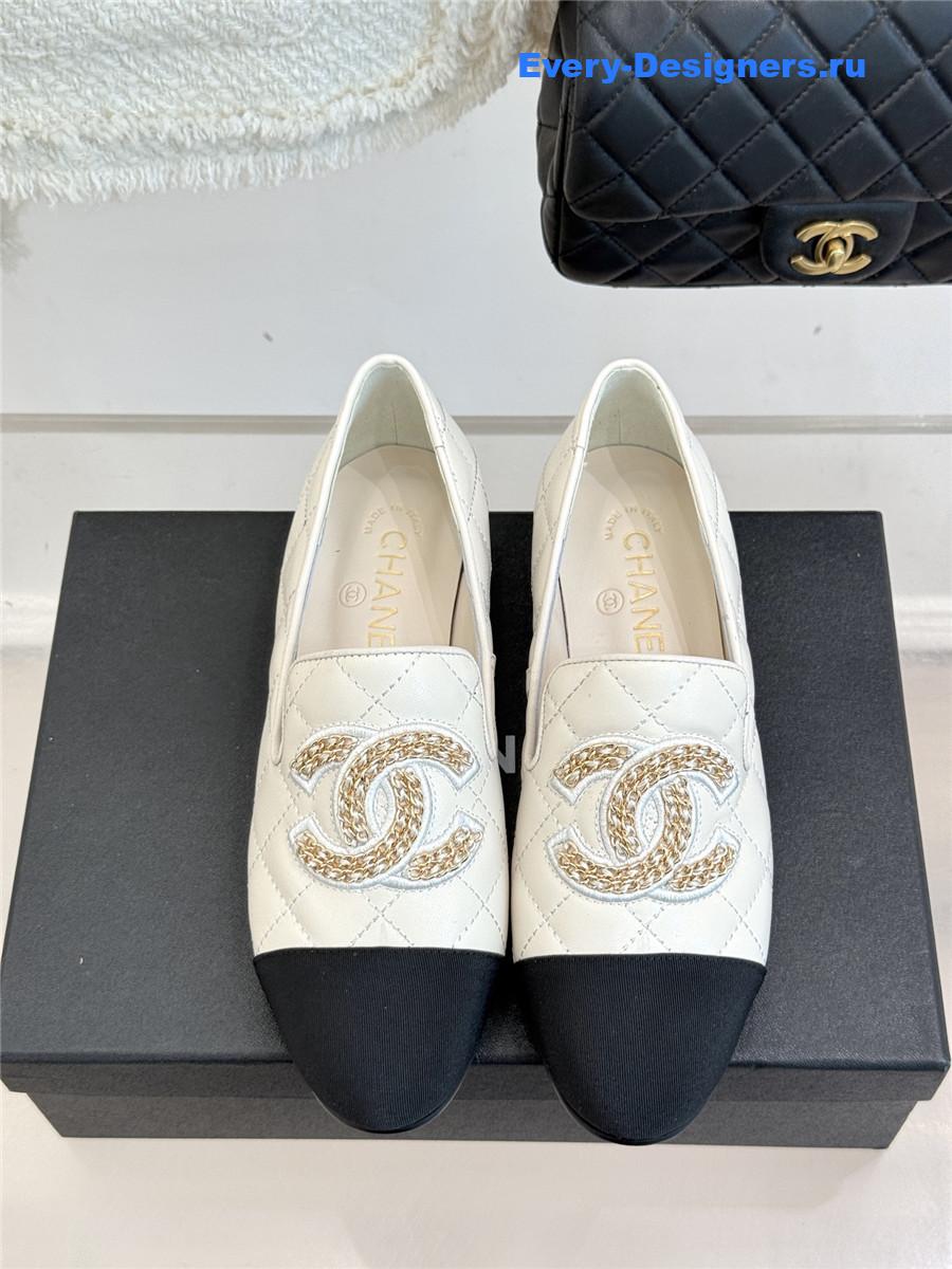 ch**el cc chain D1am0nd white loafers
