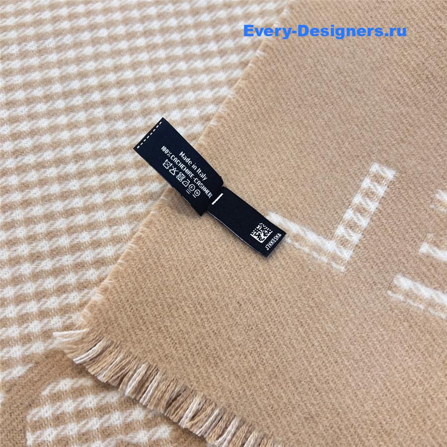 Ch**el beige houndstooth cashmere scarf
