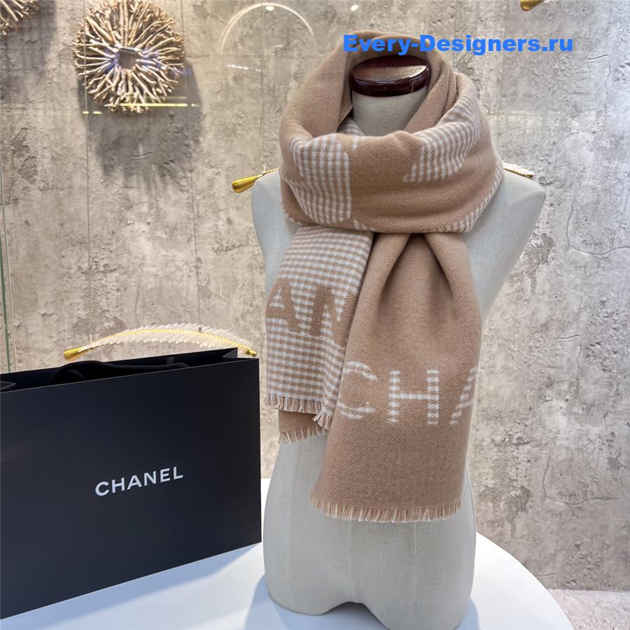 Ch**el beige houndstooth cashmere scarf