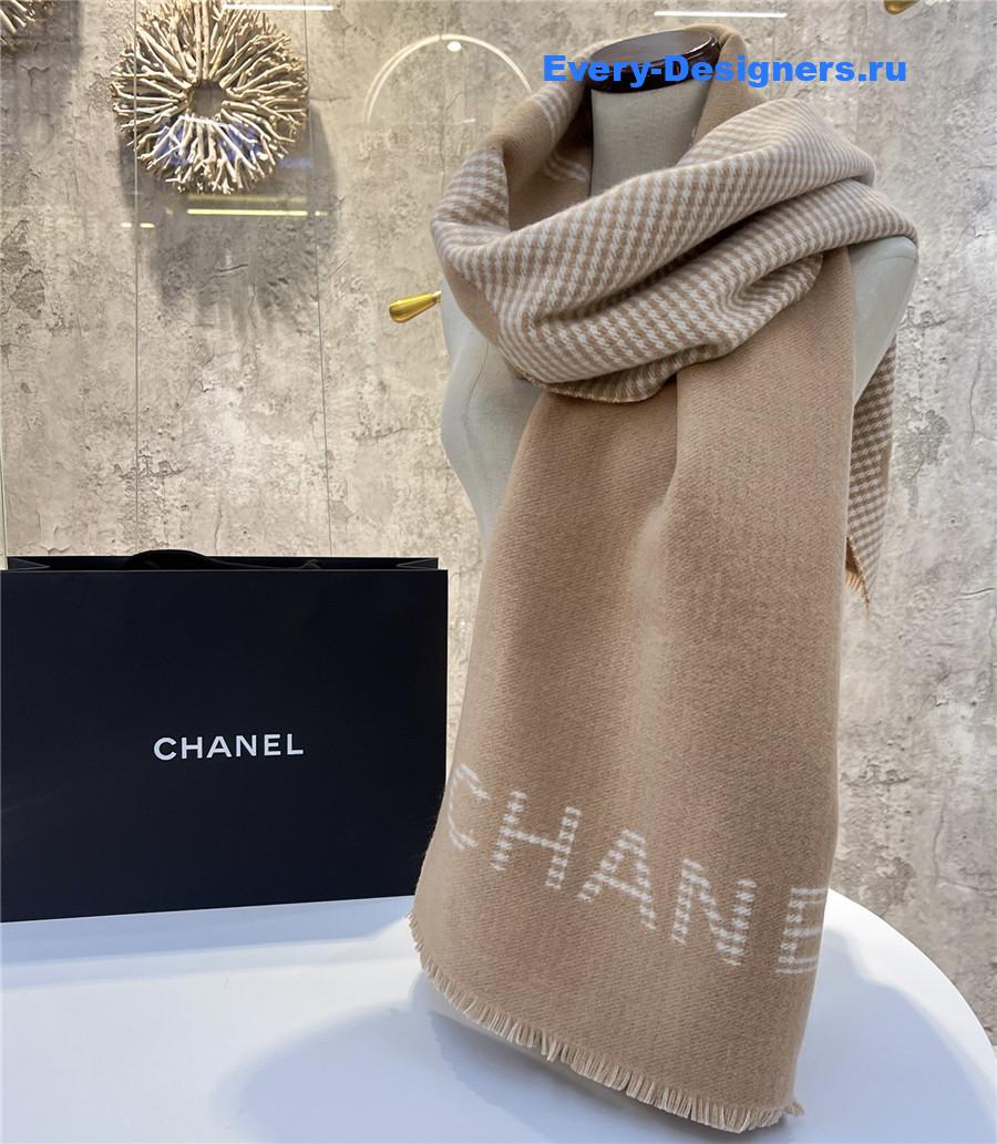 Ch**el beige houndstooth cashmere scarf
