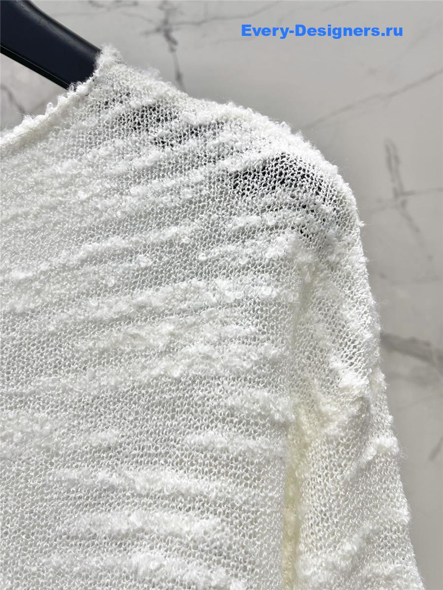 D10r loose white long-sleeved knit top