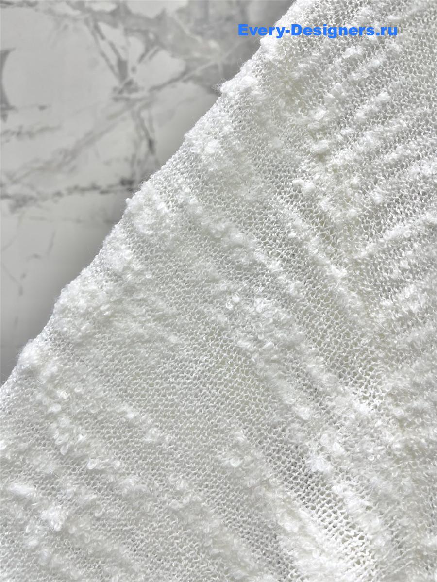 D10r loose white long-sleeved knit top