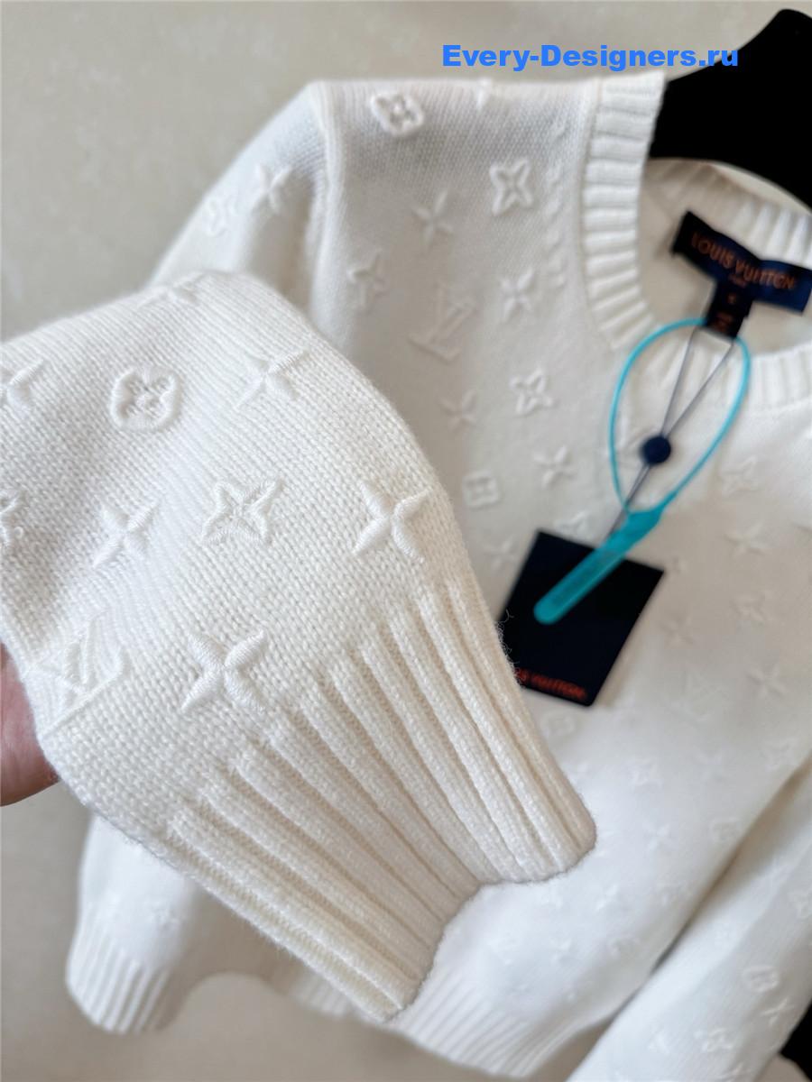 l0vis Vvtt0n white monogram embellished wool crewneck