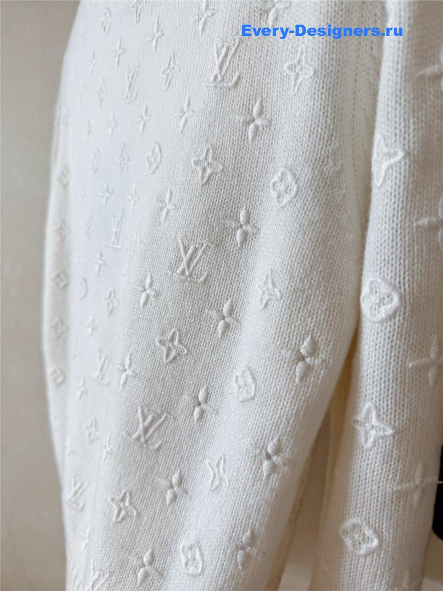 l0vis Vvtt0n white monogram embellished wool crewneck