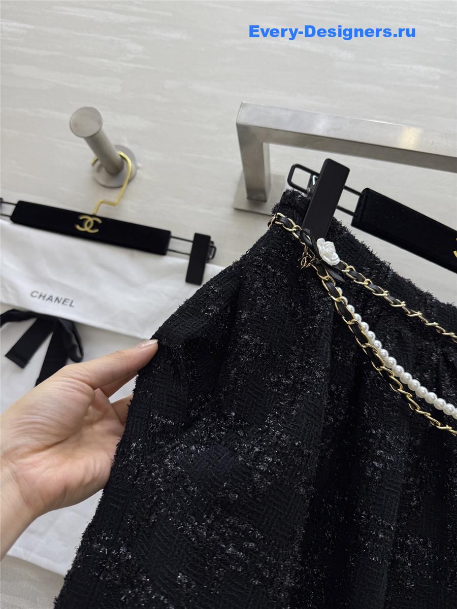 Ch**el black waist chain tweed skirt