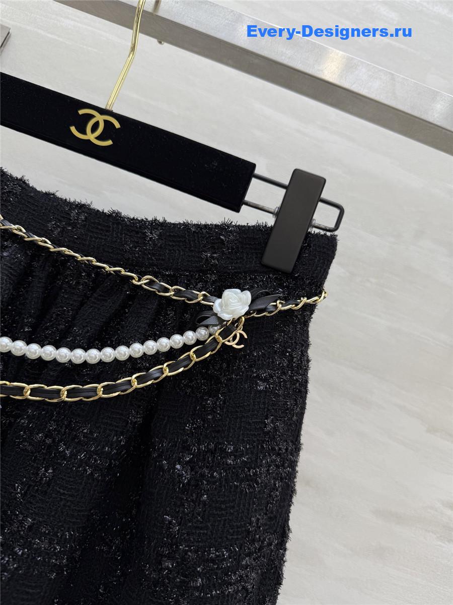 Ch**el black waist chain tweed skirt