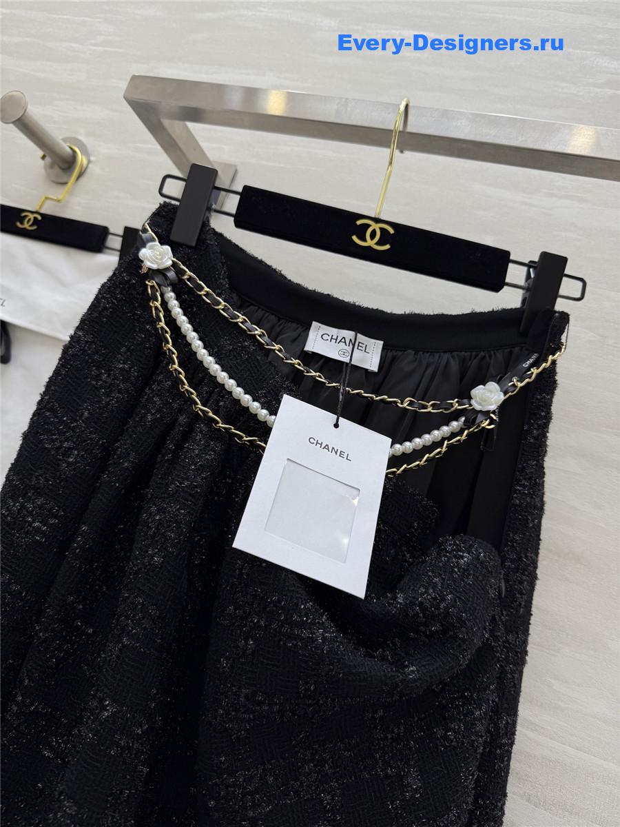 Ch**el black waist chain tweed skirt