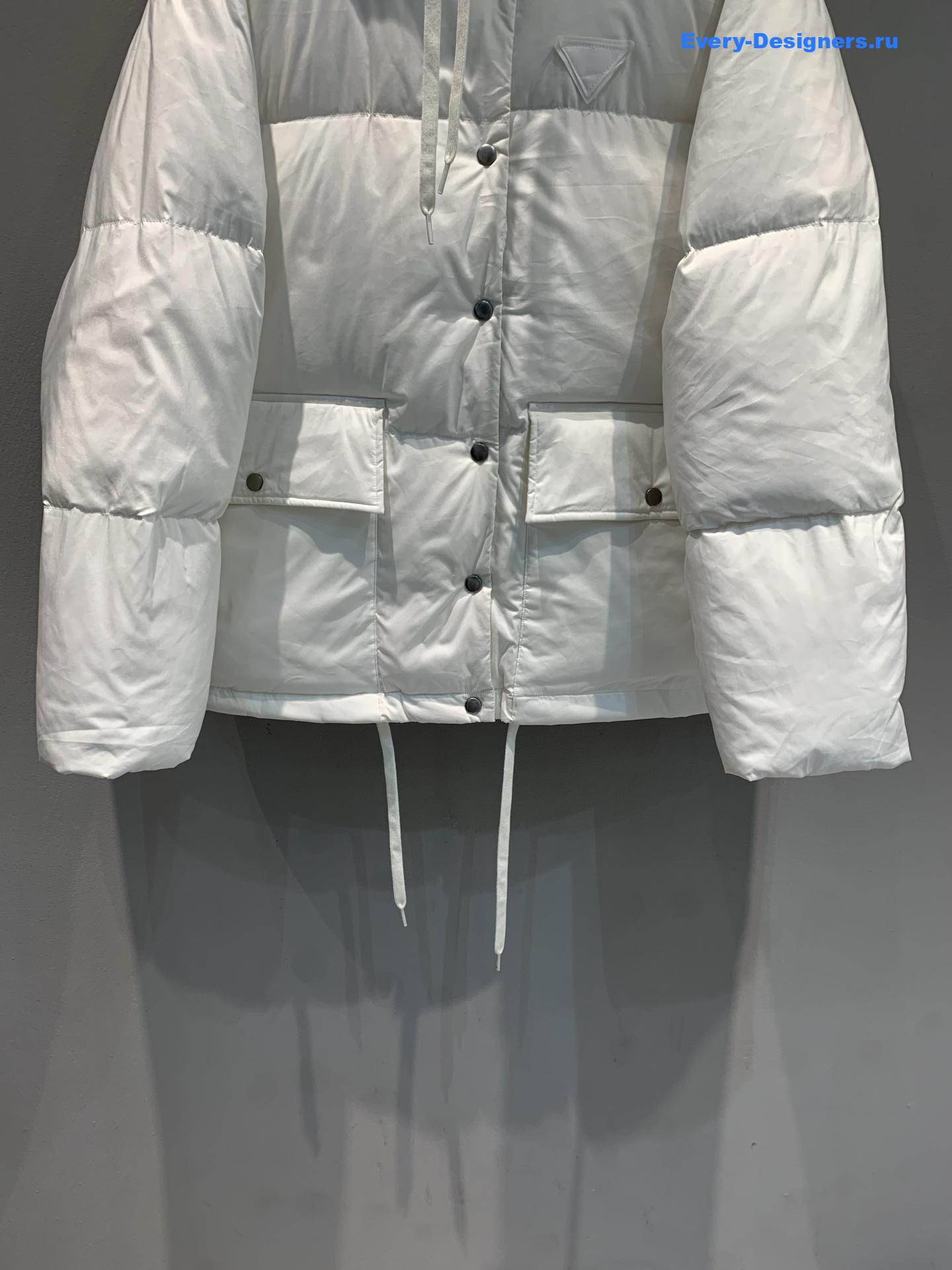 Pra*a white medium-weight hooded soft fabric down jacket