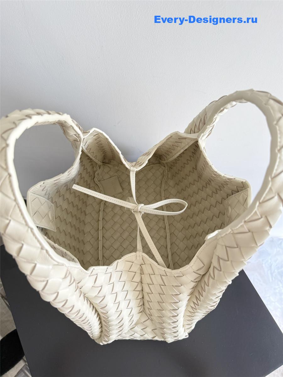 b0tt*ga Ven*ta white campana hobo