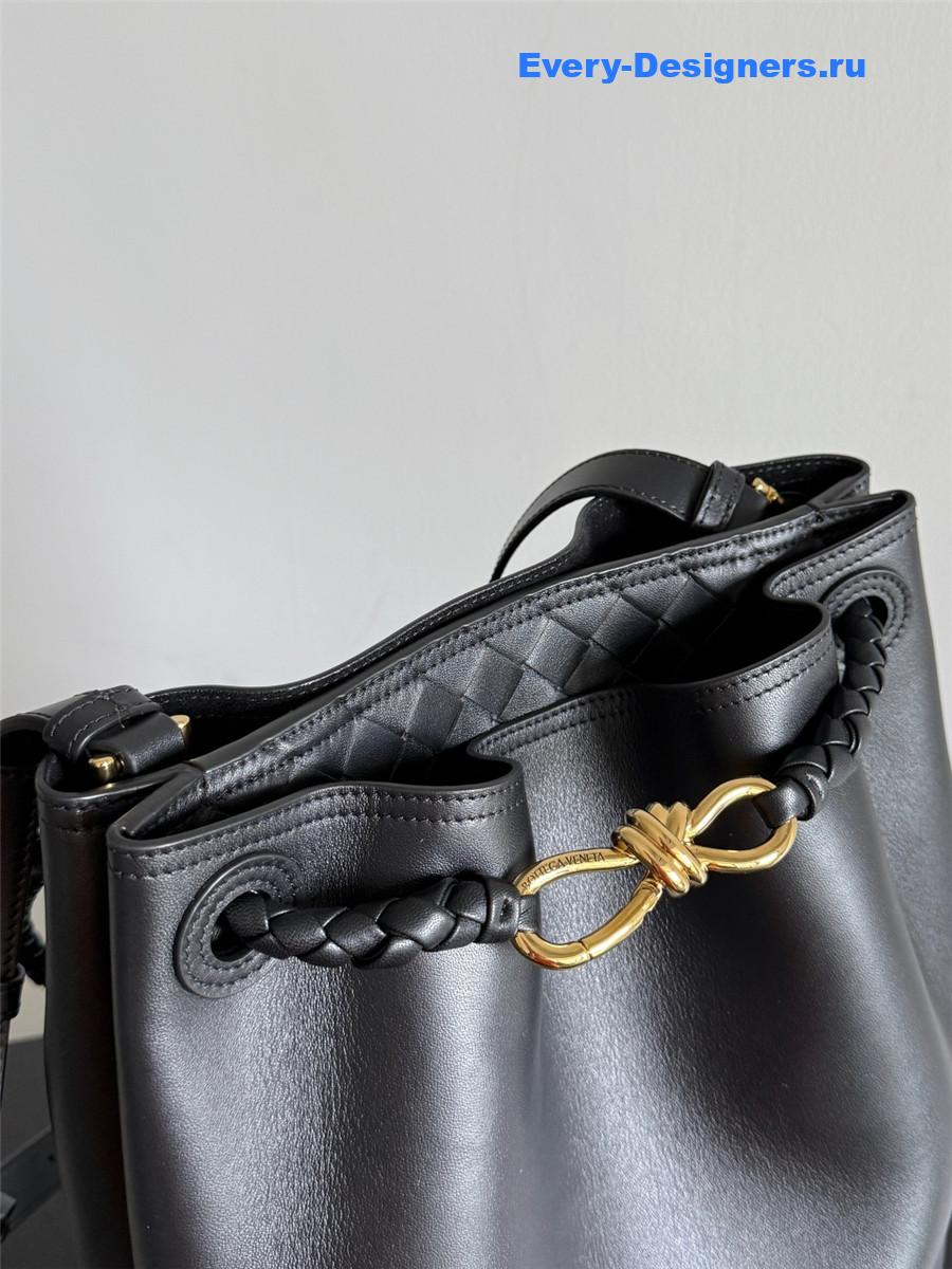 b0tt*ga Ven*ta black andiamo bucket bag