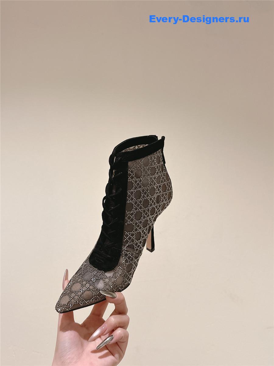 D10r black capture heeled ankle boot