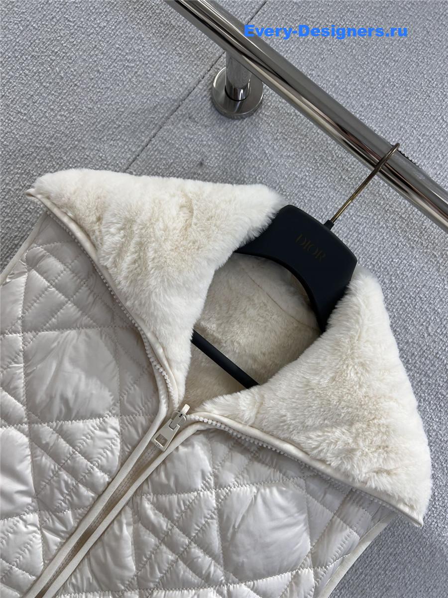 D10r white cd plaid quilted vest