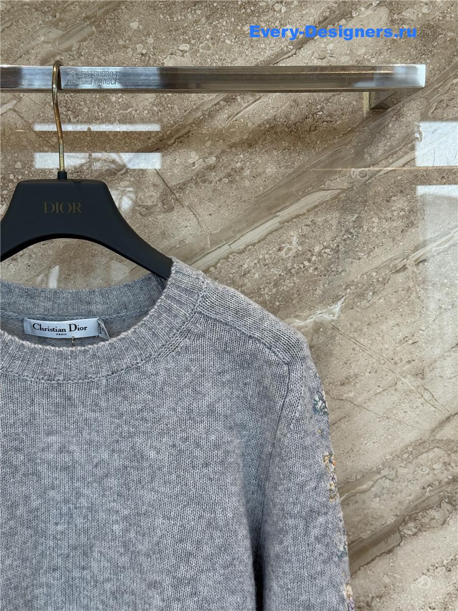 D10r grey embroidered cashmere sweater