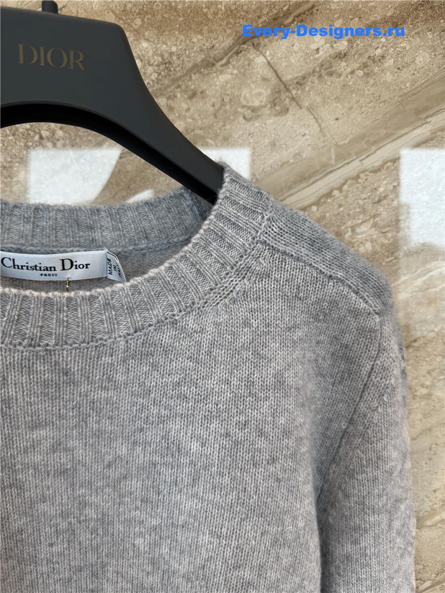 D10r grey embroidered cashmere sweater