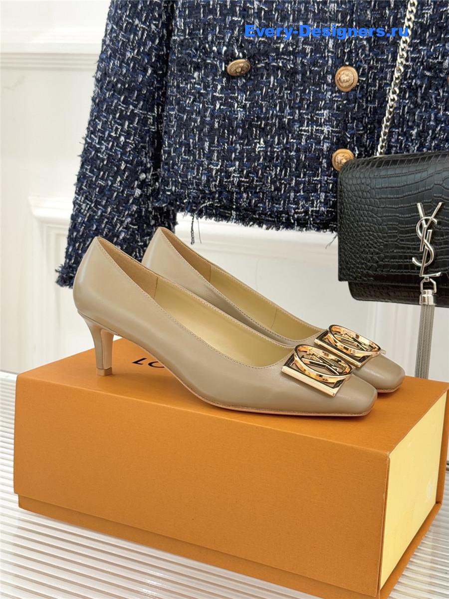 l0vis Vvtt0n beige patent leather heel pumps