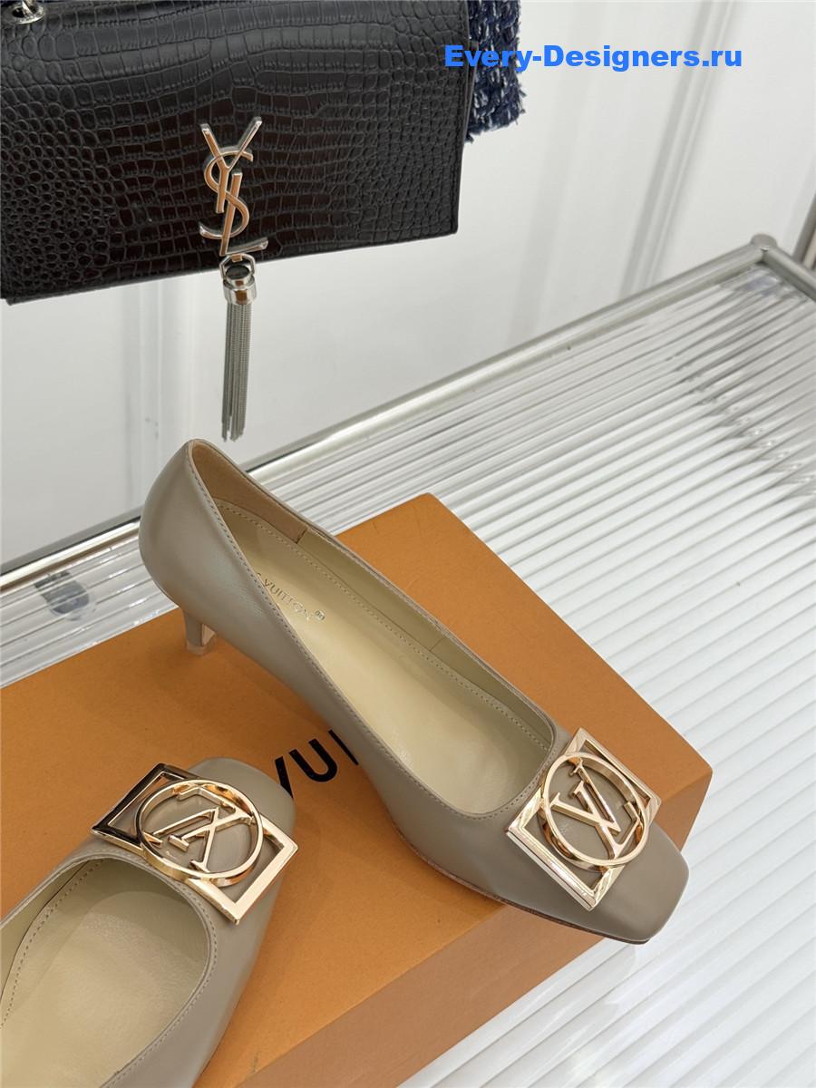 l0vis Vvtt0n beige patent leather heel pumps