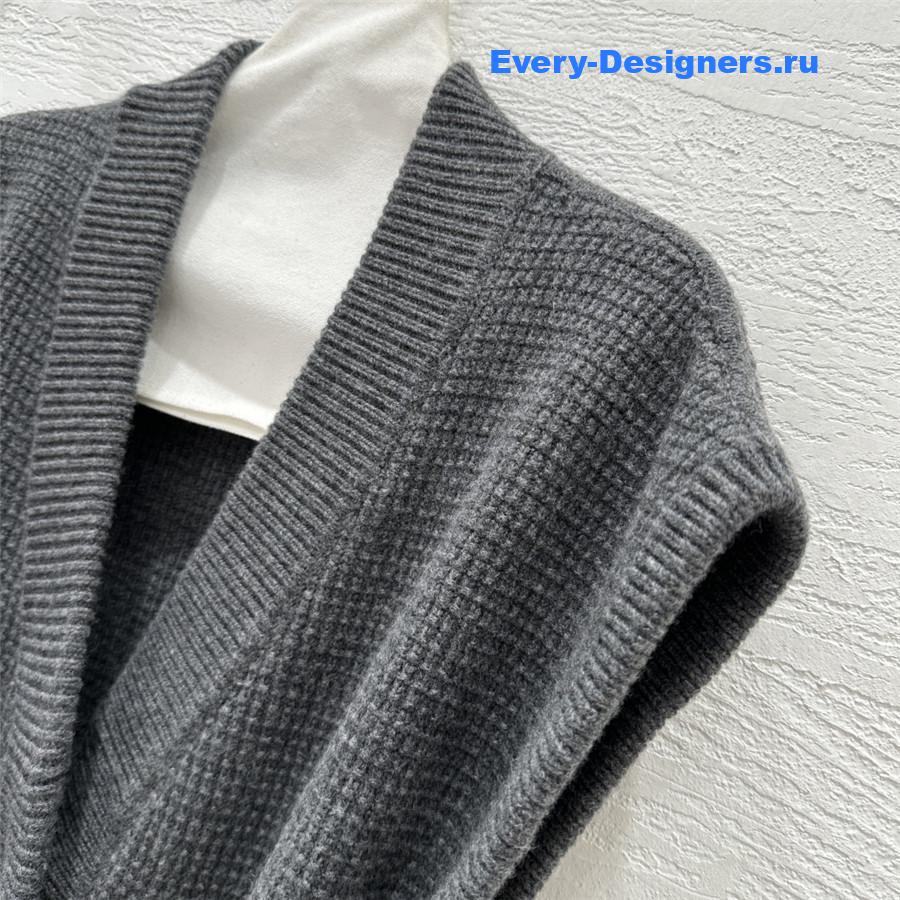 L0r0 P1ana dark grey mink knit vest