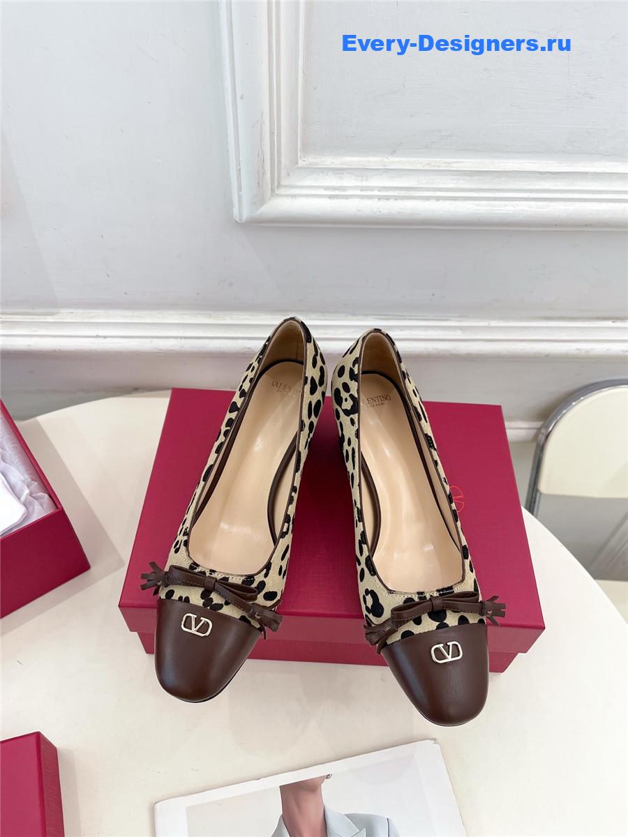 Va1e*ntin0 garavani leopard print mid-heel pumps