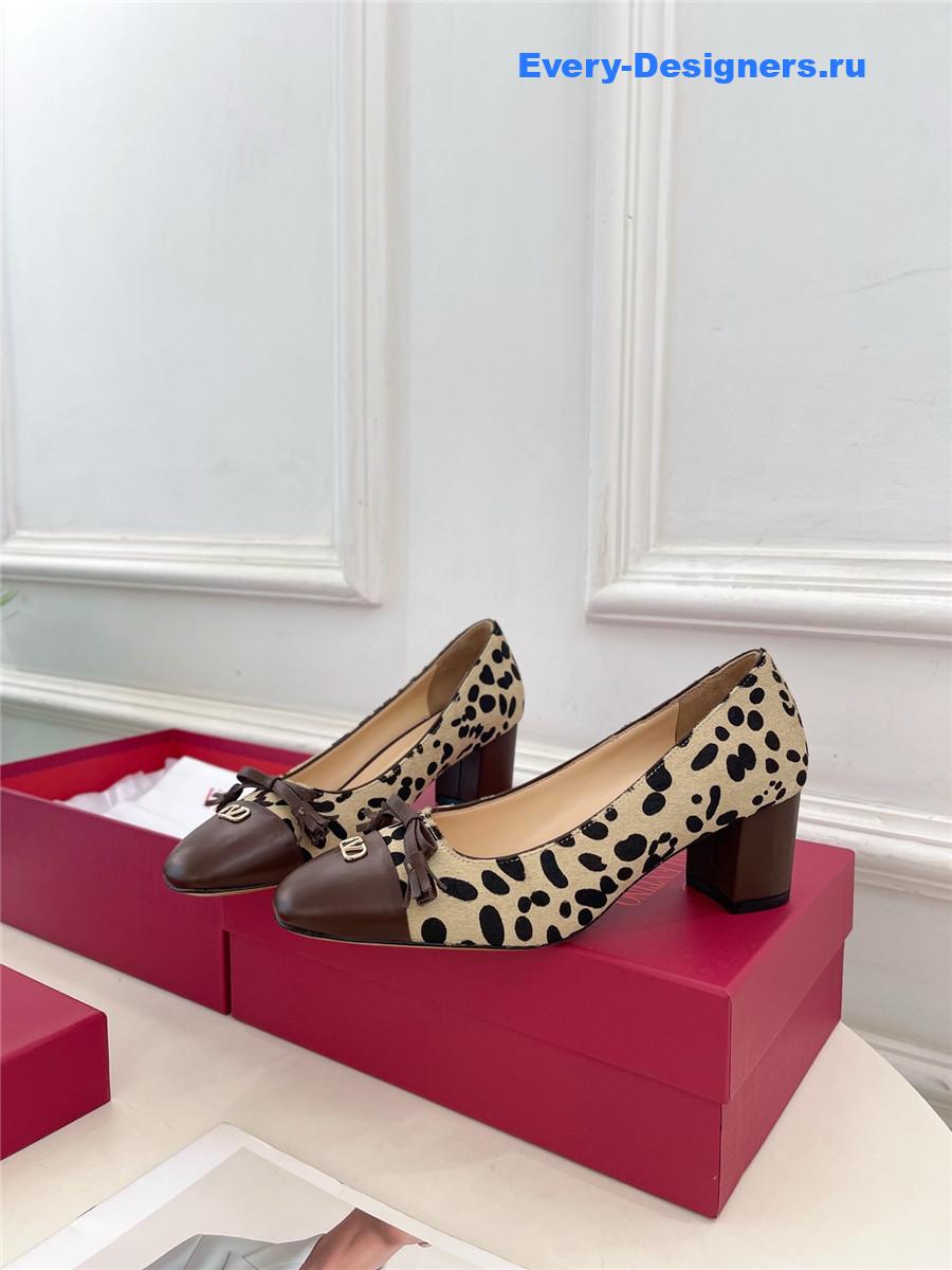 Va1e*ntin0 garavani leopard print mid-heel pumps