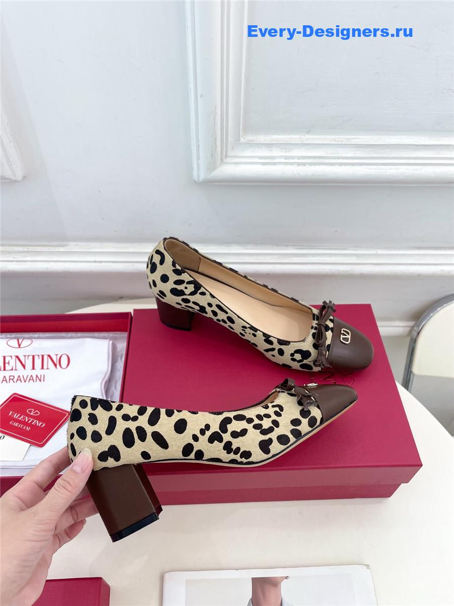 Va1e*ntin0 garavani leopard print mid-heel pumps