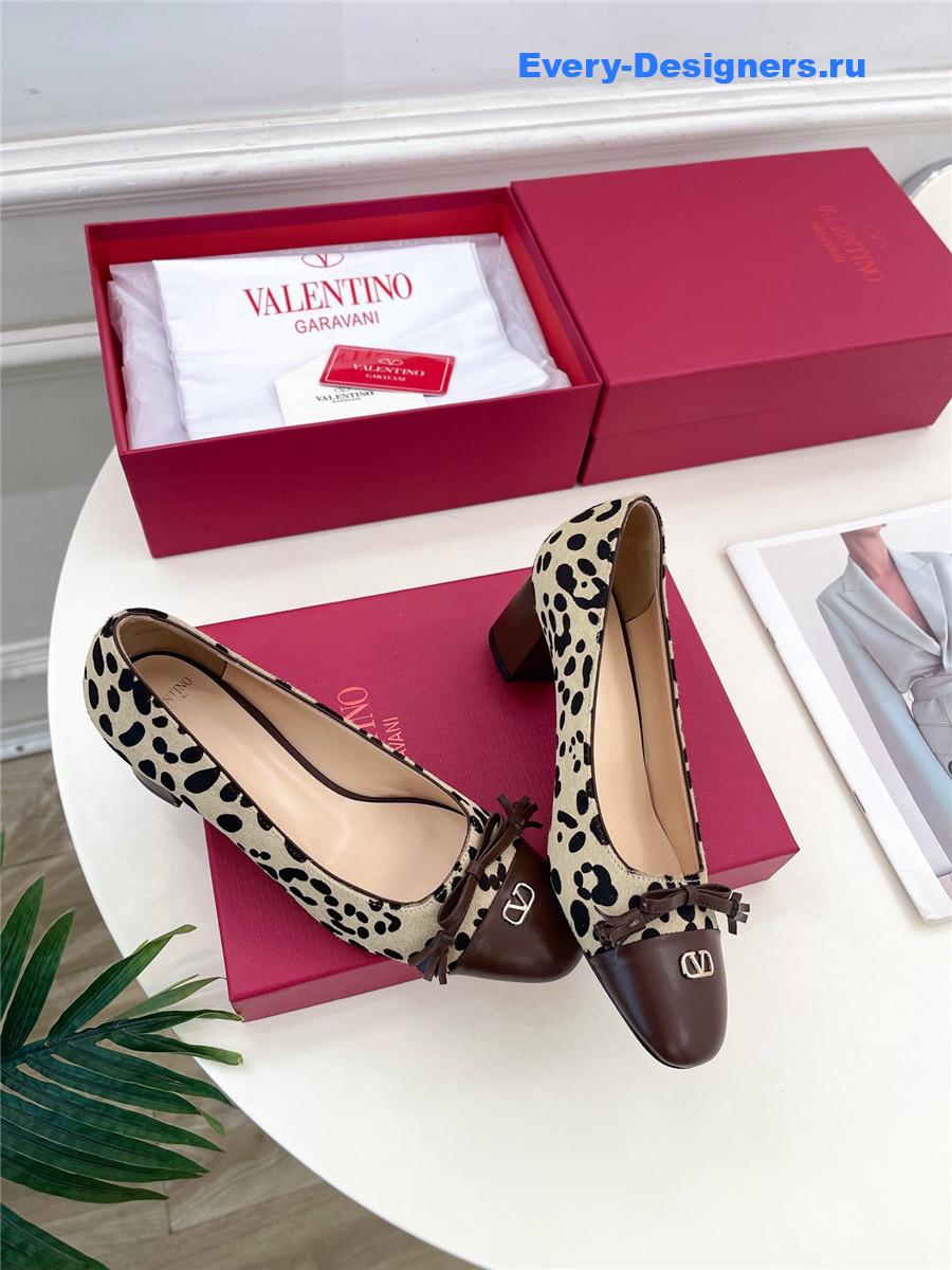 Va1e*ntin0 garavani leopard print mid-heel pumps