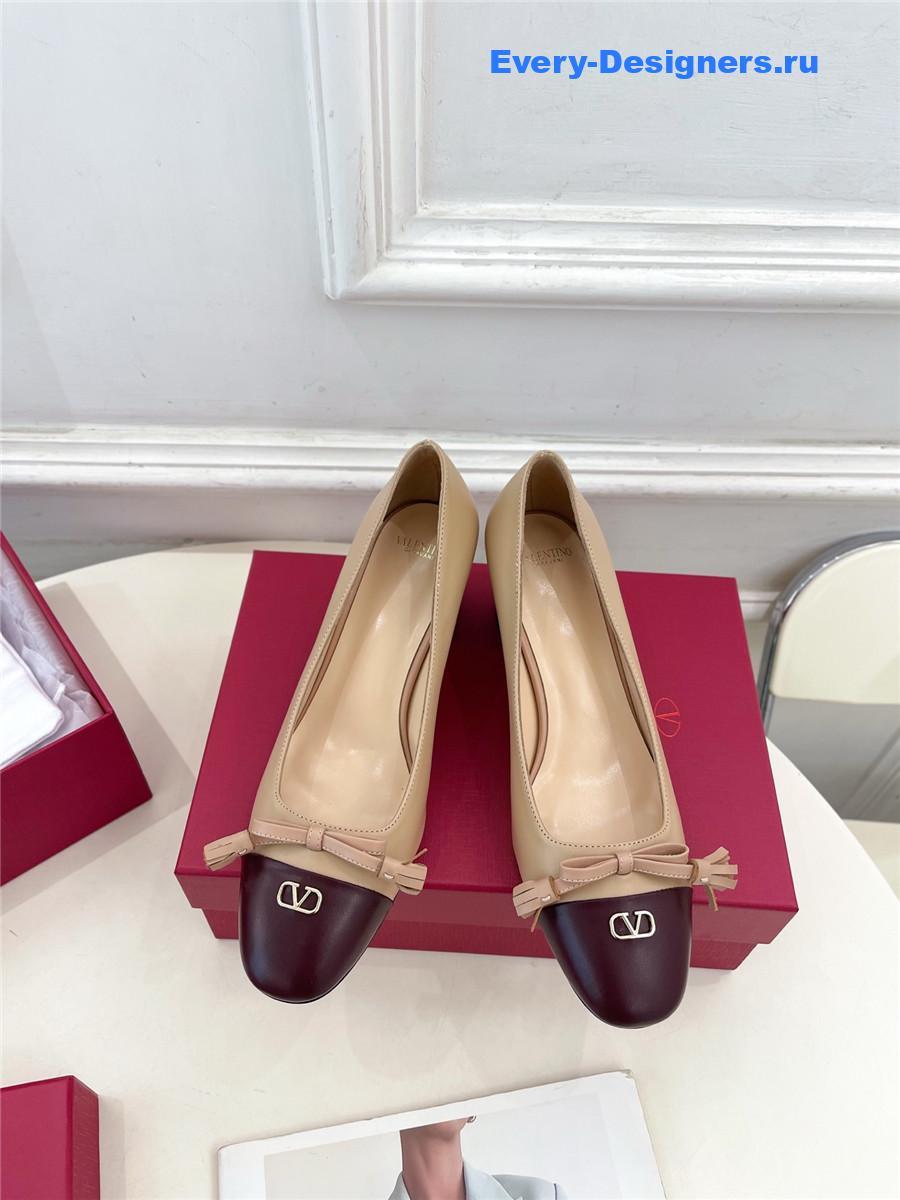 Va1e*ntin0 garavani beige mid-heel pumps