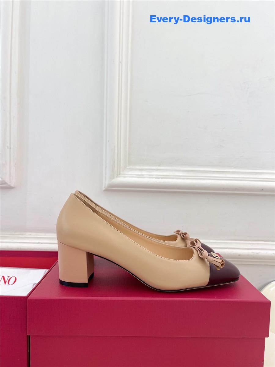 Va1e*ntin0 garavani beige mid-heel pumps