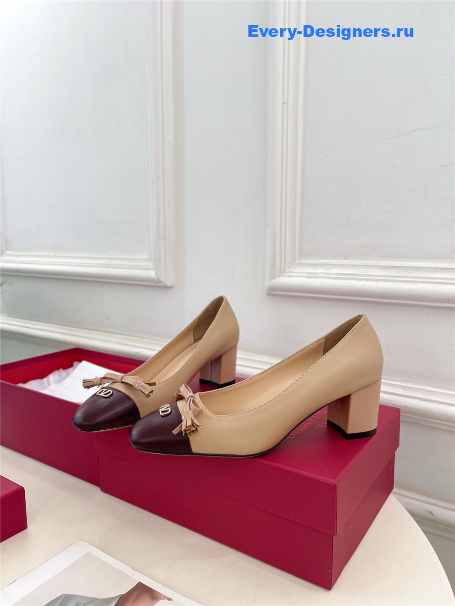 Va1e*ntin0 garavani beige mid-heel pumps