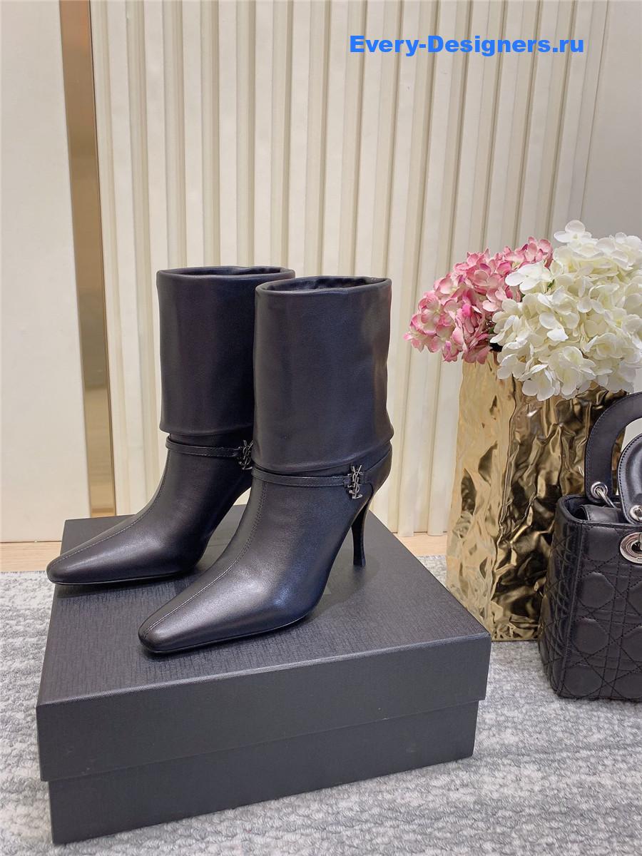 Sa1nt Lau*nt vicky black leather bootie