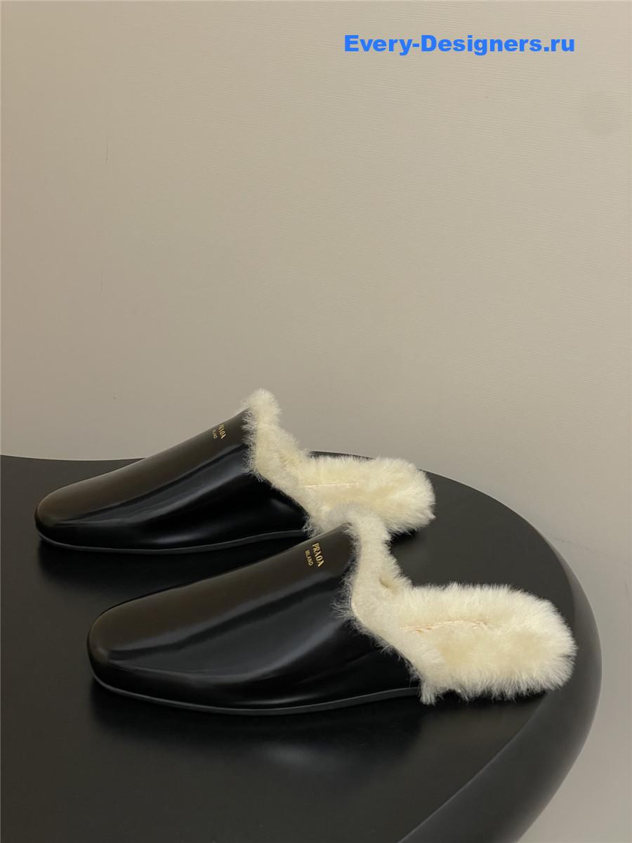 Pra*a black leather mules